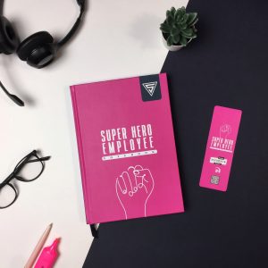 ⁦Super Hero Employee – Pink⁩ - الصورة ⁦1⁩