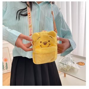 ⁦Cross Back Bag For Kids - Pooh⁩ - الصورة ⁦4⁩