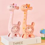 ⁦1Pc Random - Acrylic Alarm Clock - Giraffe⁩ - الصورة ⁦2⁩