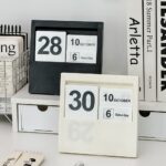 ⁦Modern Simple Acrylic Calendar- Off White⁩ - الصورة ⁦5⁩