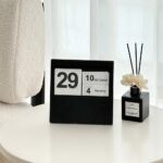 ⁦Modern Simple Acrylic Calendar- Off White⁩ - الصورة ⁦7⁩