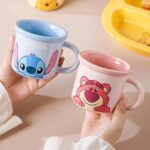 ⁦Ceramic Mug Disney Orignal 360ml - Lotso⁩ - الصورة ⁦2⁩