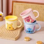 ⁦Ceramic Mug Disney Orignal 360ml - Lotso⁩ - الصورة ⁦3⁩