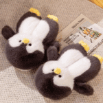 ⁦Fuzzy Plush Slipper - Penguin (Size/37-42)⁩ - الصورة ⁦5⁩