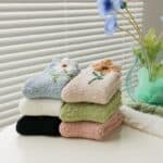 ⁦1Pairs Velvet Socks Winter Cozy Fleece - Flower⁩ - الصورة ⁦2⁩