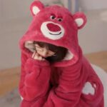 ⁦Fleece Robe Hooded Blanket Winter Pajamas - Lotso (Size/55-80kg)⁩ - الصورة ⁦5⁩