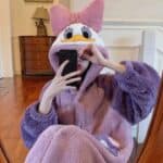 ⁦Fleece Robe Hooded Blanket Winter Pajamas - Daisy Duck (Size/55-80kg)⁩ - الصورة ⁦2⁩
