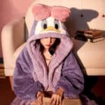 ⁦Fleece Robe Hooded Blanket Winter Pajamas - Daisy Duck (Size/55-80kg)⁩ - الصورة ⁦6⁩