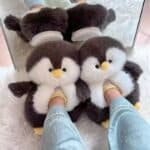⁦Fuzzy Plush Slipper - Penguin (Size/37-42)⁩ - الصورة ⁦2⁩