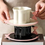 ⁦Set Of 2pcs Ceramic Mug Bow Cute with Saucer - White 280ml⁩ - الصورة ⁦4⁩