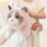 ⁦Simulation Cat Sound Plush Backpack - Off-White 45cm⁩ - الصورة ⁦2⁩